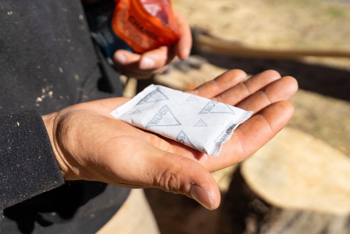 Термохімічні грілки WarmTouch для ніг військових: принцип дії